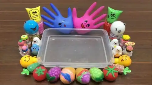 手工制作恶作剧表情手套,里面装入做泥材料,混合制作无硼砂史莱姆
