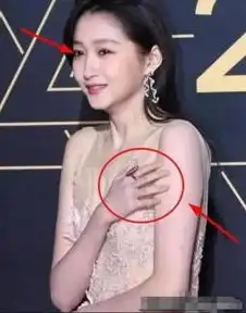 女明星冬天穿礼服,赵丽颖冻到哭,关晓彤冷到哆嗦
