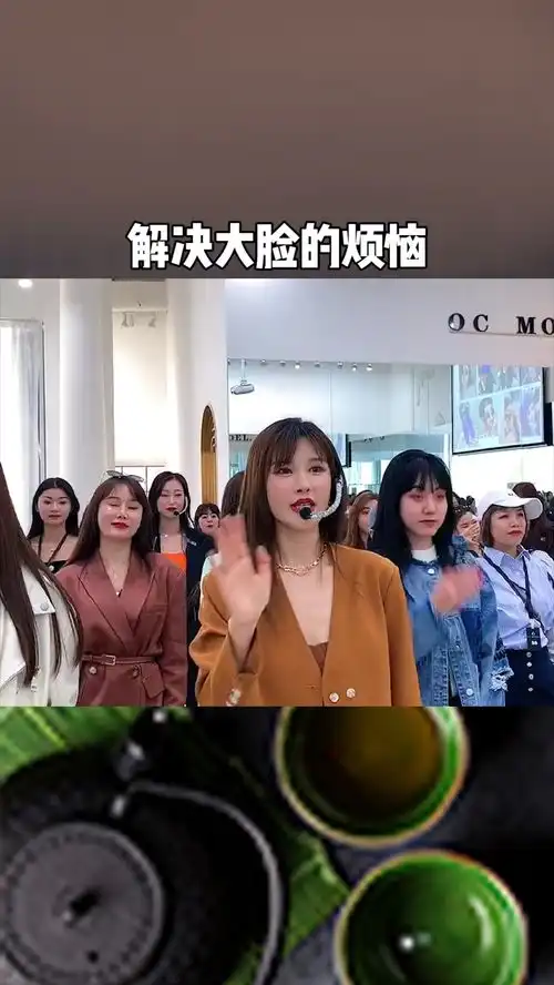 拍照的时候捂脸做表情可以试试
