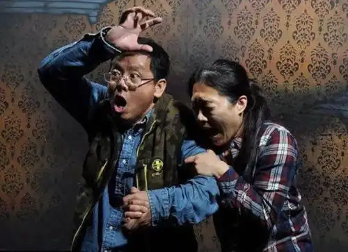 交楼后,床底找到4万块黑色尼龙包,让人不寒而栗
