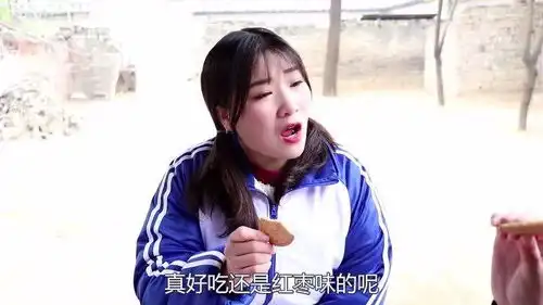 小伙伴挑战面部表情吃饼干,几个人的表情真是太搞笑了
