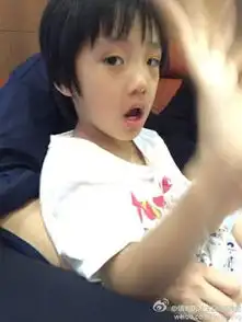 爸爸去哪儿费曼生日吴镇宇晒图表情搞怪合不上拍组图
