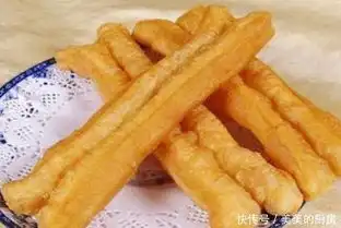 老外第一次吃中国油条是什么感受网友表情让人哭笑不得
