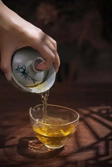 尽量远离喝茶时的四个误区,反向喝茶不可取,奉劝爱喝茶的人
