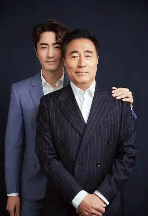 杨立新杨玏父子写真,长相像复制粘贴,这是什么神仙父亲小棉袄
