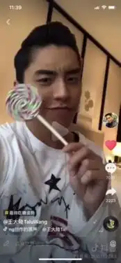 王大陆演绎最帅吃糖姿势,搞怪耍宝玩转抖音
