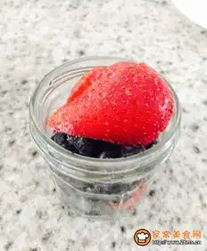 草莓蓝莓果酱的做法
