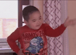现在网上最火的小孩,竟然是这个谢飞机表情包又来了......
