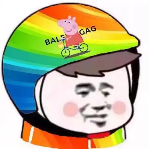 最近微博上超火的头盔表情包,连老干妈与绝味都不缺
