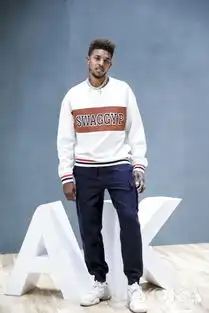 穿akclubnickyoung联名系列的尼克杨不服不行
