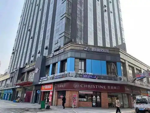 潮2021嗨皮牛耶广益五洲哥伦布广场迎新狂欢购盛大开启
