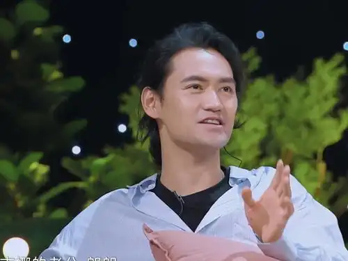 吉娜被谢娜一句话惹哭,注意郎朗的同步表情,忍不住担心一起落泪
