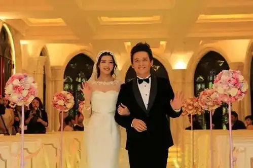 刚强如果春妮不嫌弃我,我没意见,这10对主持人的爱情故事,感人
