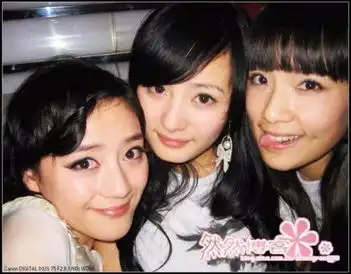 杨幂与众女星囧合影表情单一最爱剪刀手二十六
