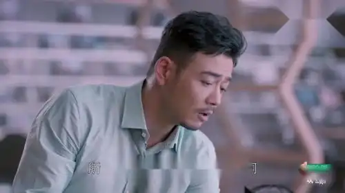 欢乐颂包奕凡真是撩妹极品,假装跟安迪讲故事,实际另有目的
