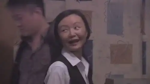 大妈在夜总会当清洁工,在包房捡到半包好烟,抽后上瘾原来是毒品
