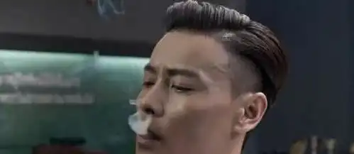一个抽烟动作就可看出高低,王宝强不愧是影帝,张国荣都比不上
