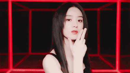 赵丽颖黑长直造型登热搜第一,眼神清冷演绎病娇美人,谁还敢说她土
