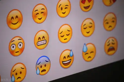 苹果微软公布新emoji表情疑有男妈妈表情,入围名单包括融化笑脸低电量等
