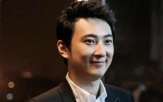 王思聪捣蒜器忍了,热狗表情包做考题我也忍了,唯有这个忍不了
