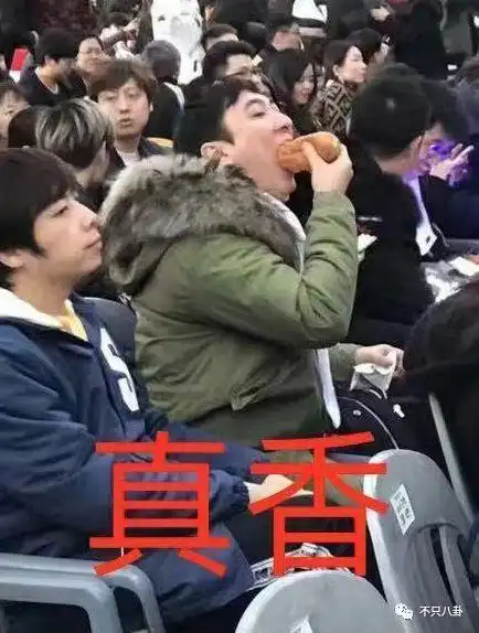 看到这些表情包和鬼畜游戏,王思聪会不会后悔在5万人面前吃了热狗

