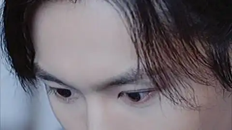 他把眼泪咽了回去右眼一滴泪,嘴唇抖动,微微皱眉,微表情比流泪还虐啊啊啊啊啊
