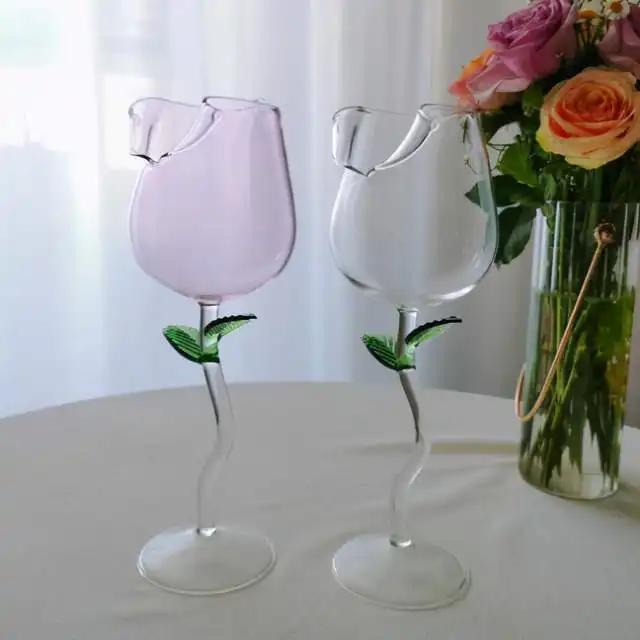 小酌用玫瑰花酒杯让心情更美丽玻璃花朵浮出水面超梦幻
