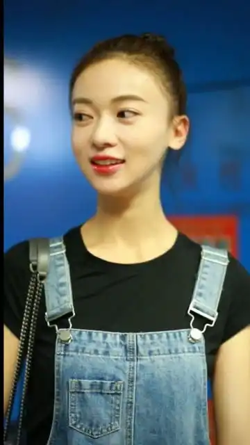 近拍魏璎珞吴谨言,素颜的她清纯靓丽美若天仙,表情太可爱了
