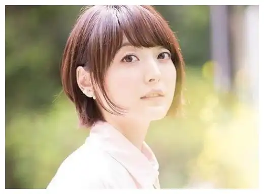 日本知名表情包花泽香菜,宣布结婚喜讯,发长文对丈夫表白
