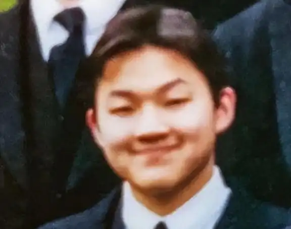 他曾包下报纸版面求婚萧亚轩,送超模2.5亿游艇,如今沦为通缉犯
