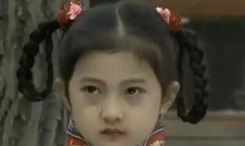 她10岁火遍全国,是撒贝宁的女神,却遭人嫌弃是长残的童星
