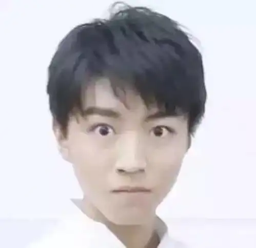 tfboys比赛一分钟不闭眼,王俊凯的瞪眼动图笑死了,新表情包上线
