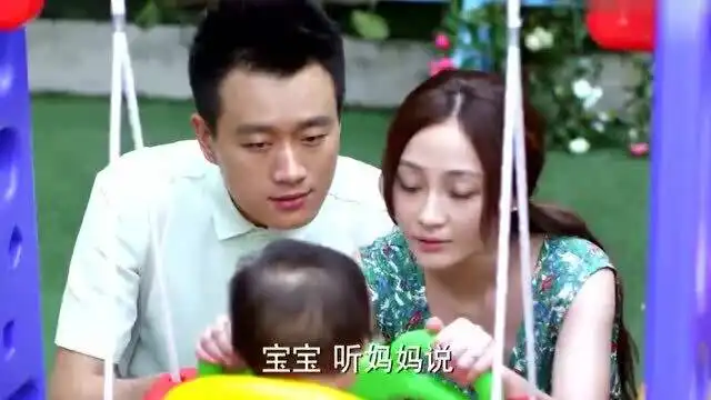 这闺女真聪明,小小年纪竟会劝爸妈不离婚,小表情让人心都融化了

