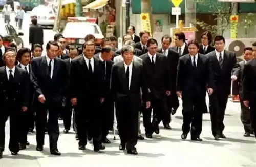 这次,黑帮是真没活路了表情包都卖不出去,还想收保护费

