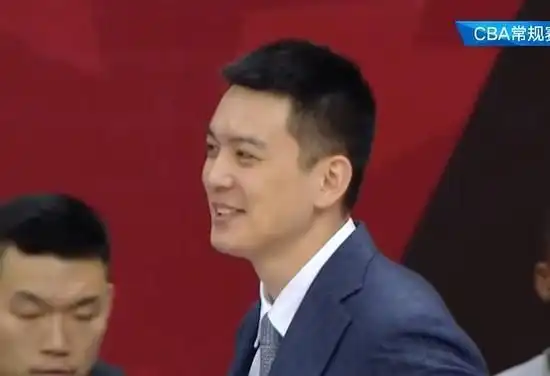 辽宁送浙江2连败吴前15中2,杨鸣全程微笑,郭艾伦观战表情严肃

