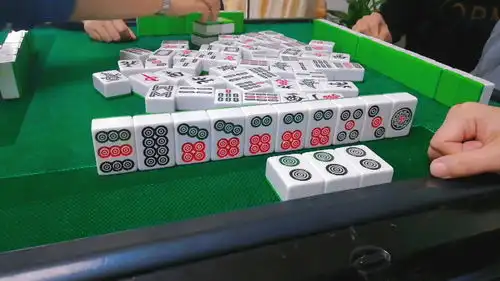 麻将运气爆棚绝张海底捞月,三家要哭出新的表情包了
