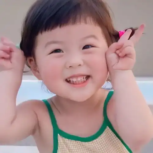 可爱萌娃表情包幼儿期