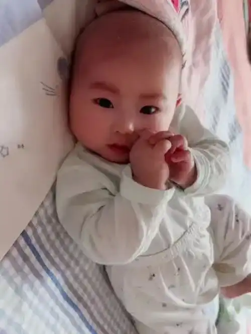 起这么早,你又不上班又不上学的,小朋友最后的表情是惭愧了吗刚睡醒的宝宝萌娃人类幼崽成长记
