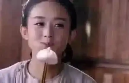 史上最尬的穿帮镜头喷火的ak我忍了,赵丽颖吃包子太秀了吧

