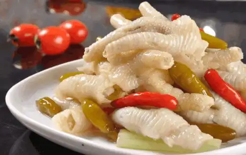 美食大厨教你泡椒凤爪的家常做法,皮韧肉香,具有开胃生津

