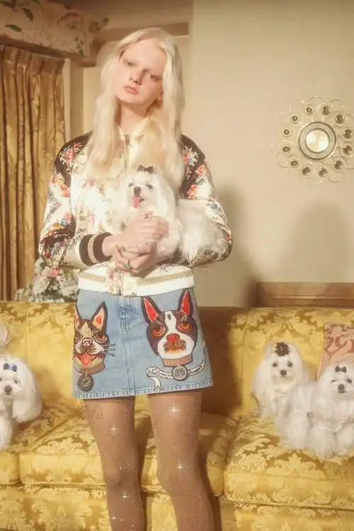 gucci中国年别注系列上架,你觉得狗狗美还是衣服美
