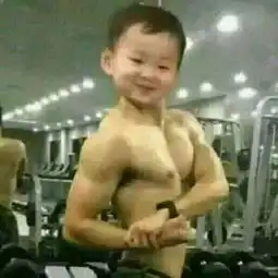 这个小男生叫什么名字,还有他的表情包么

