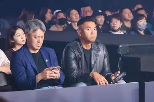 惊人小s怀孕期间遭遇家暴,黑人现身挑战真相
