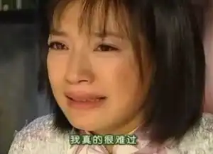 哈哈尴尬赵薇工作室真的太狠了起码p掉赵薇20斤肉
