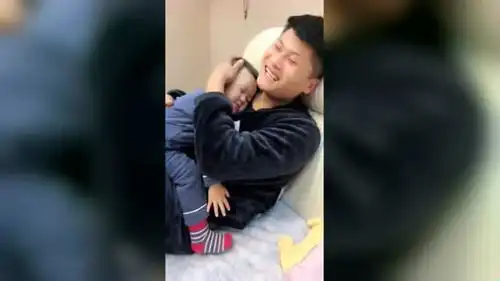 这爸爸的心都要化了啊,哎哟我的乖崽子哟,这表情太得瑟了
