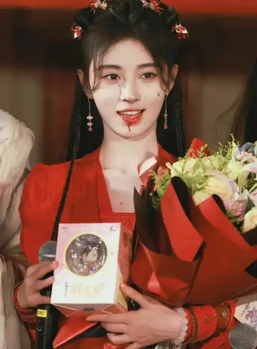 半永久妆容焊在脸上的鞠婧祎仙剑4杀青,网友反正我不看
