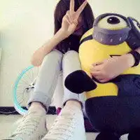 qq图片,qq表情美女卖弄剪刀手头像
