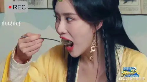 孟子义有多能吃大口吃腊肉偶像包袱掉一地,导演比猪都能吃
