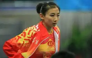 何雯娜出战十一运会表情鬼马古灵精怪

