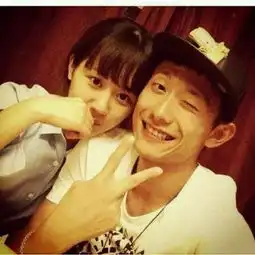 杨紫晒表情包发长文为张一山庆生,有谁注意到他的回复了,真甜
